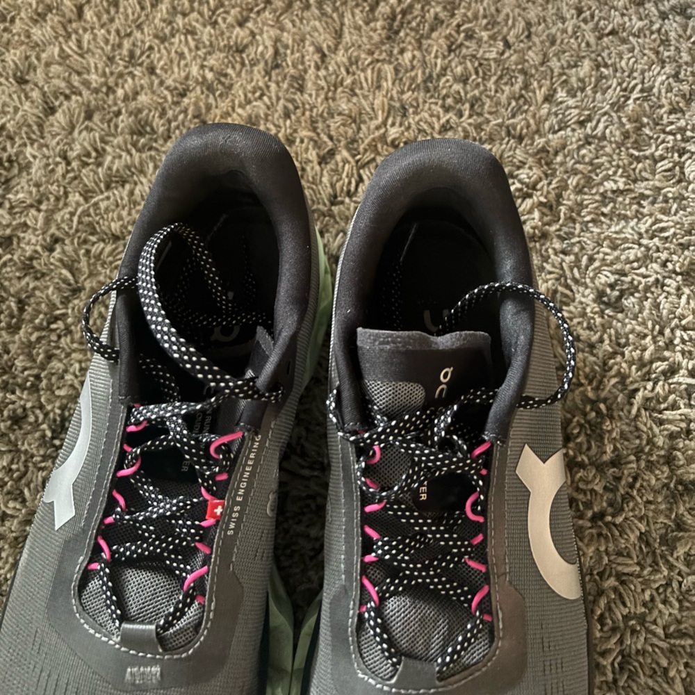 On Running Women's Sneakers in Gray and Green - Picture 3 of 8